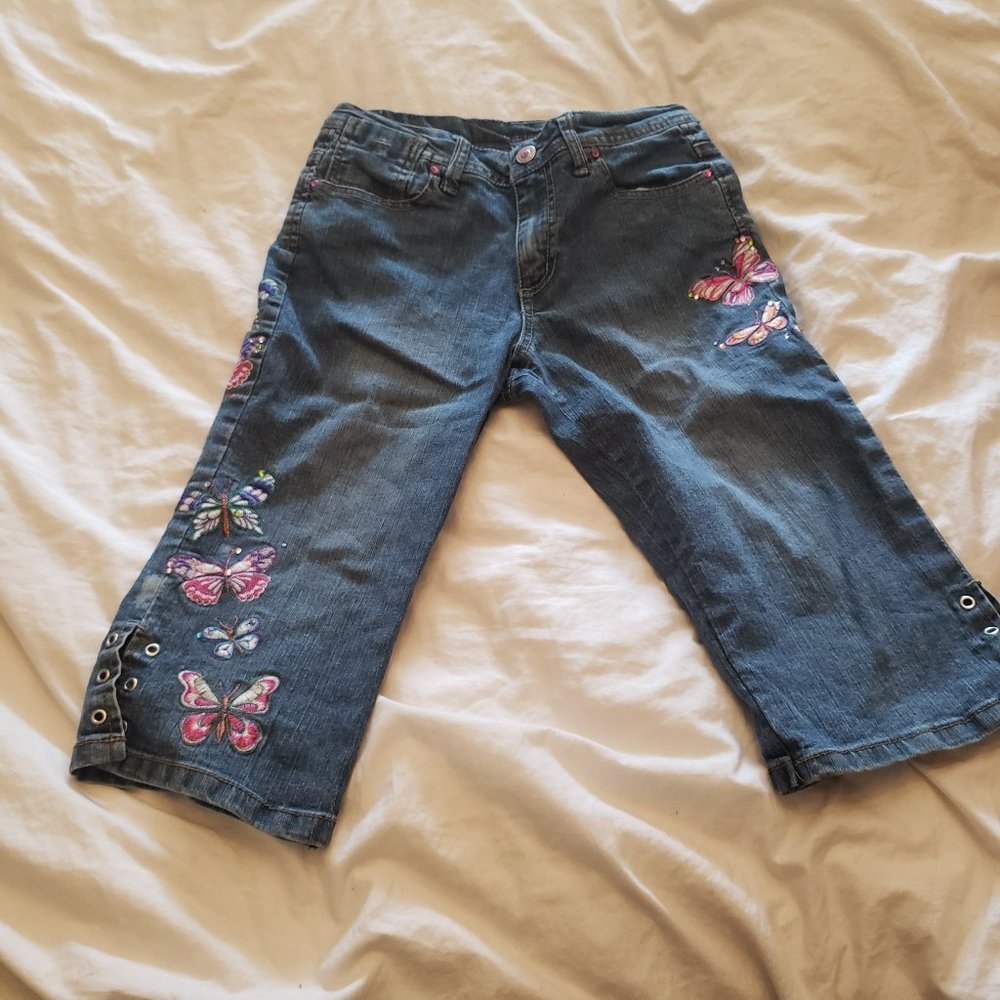Adorable Arizona Jeans Appliqued Butterfly